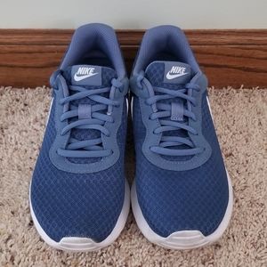 Navy blue Nike tanjun